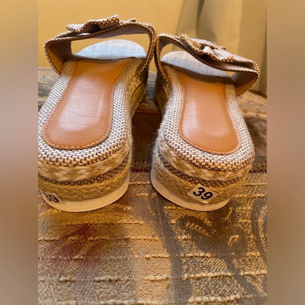 Sandals - Picture 4 of 4